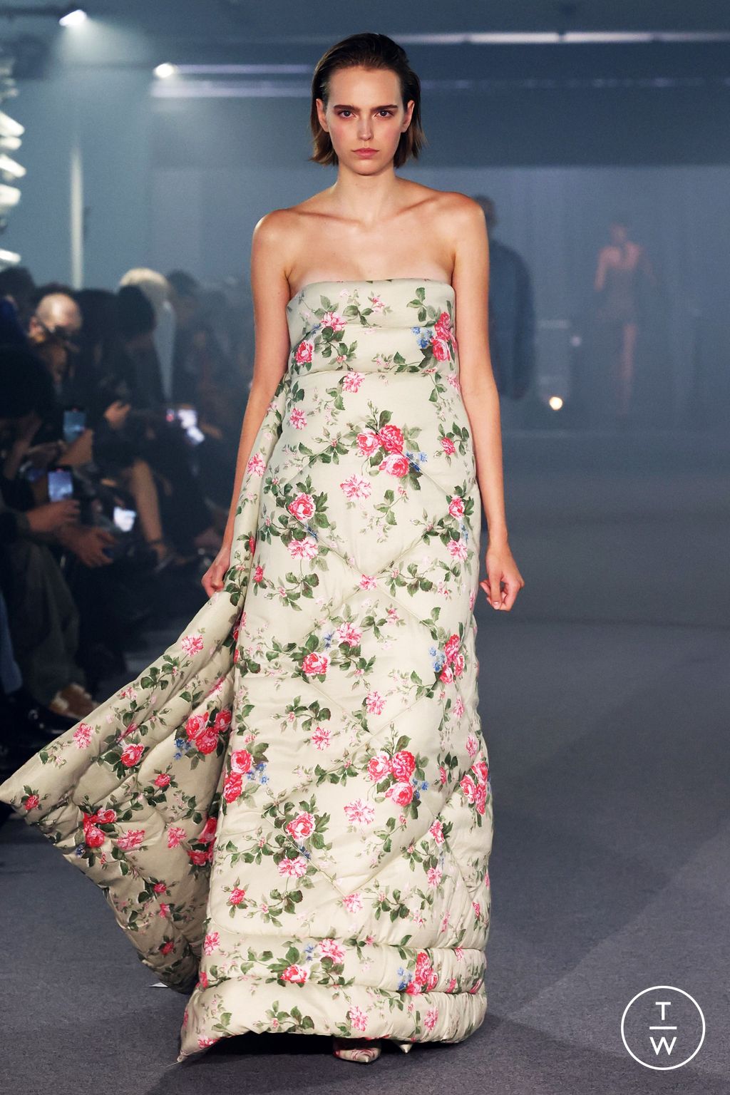 Fashion Week Paris Spring/Summer 2025 look 45 de la collection VETEMENTS womenswear