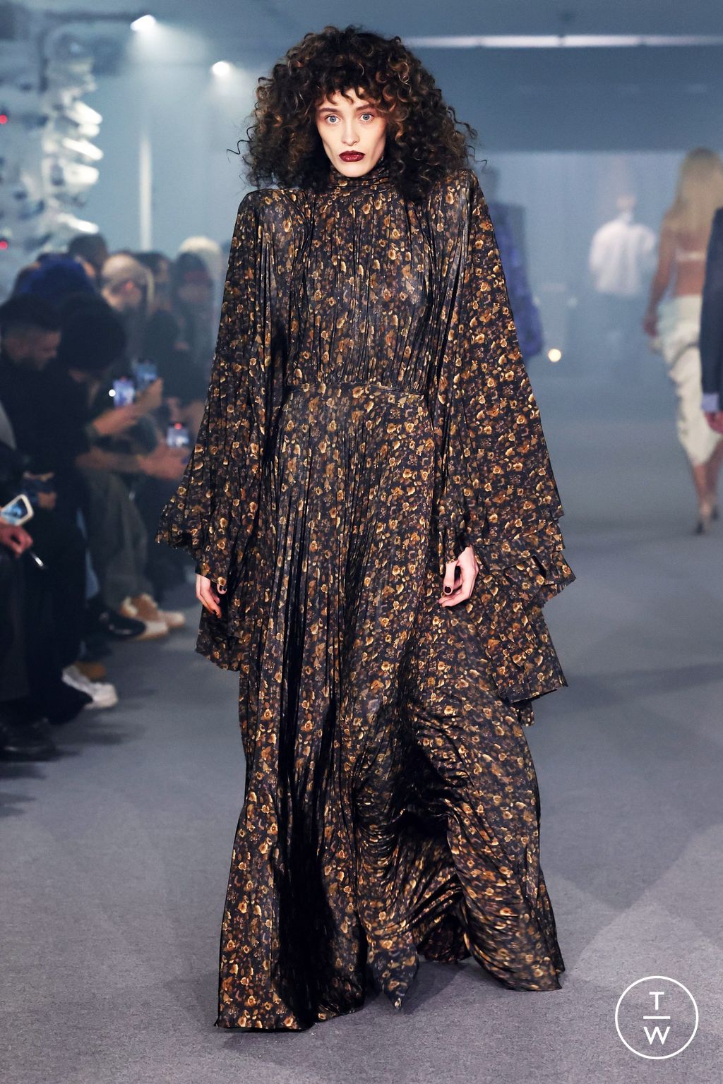 Fashion Week Paris Spring/Summer 2025 look 51 de la collection VETEMENTS womenswear