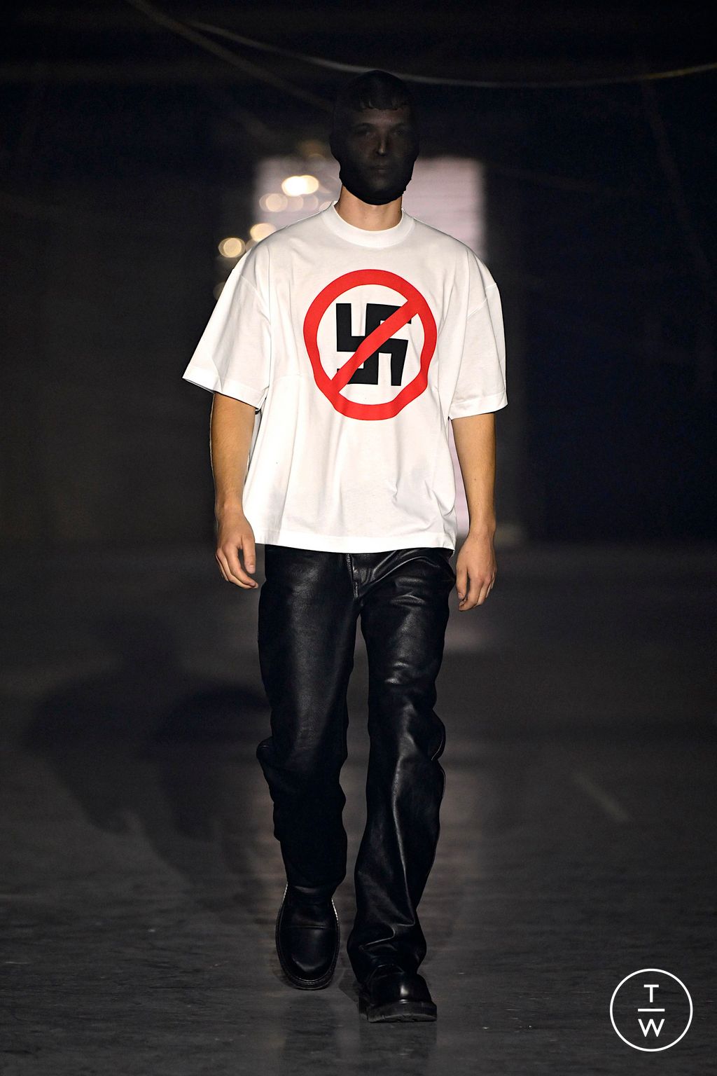 Fashion Week Paris Spring/Summer 2026 look 1 from the VETEMENTS collection womenswear