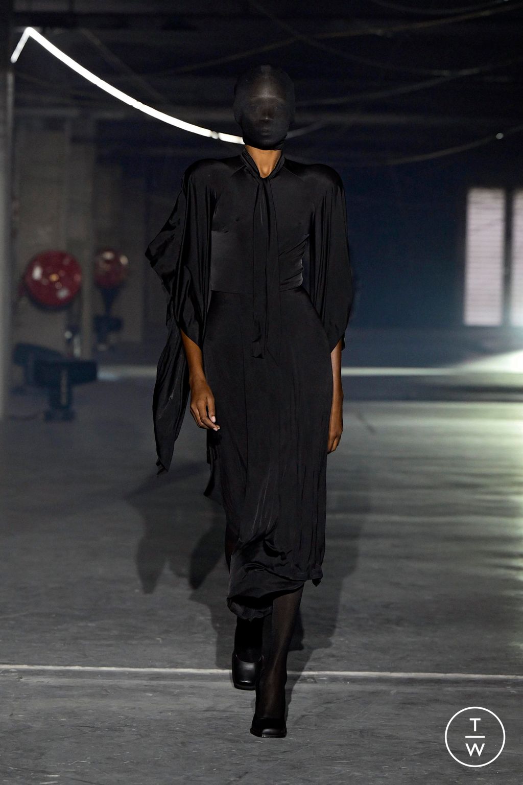 Fashion Week Paris Spring/Summer 2026 look 7 from the VETEMENTS collection womenswear
