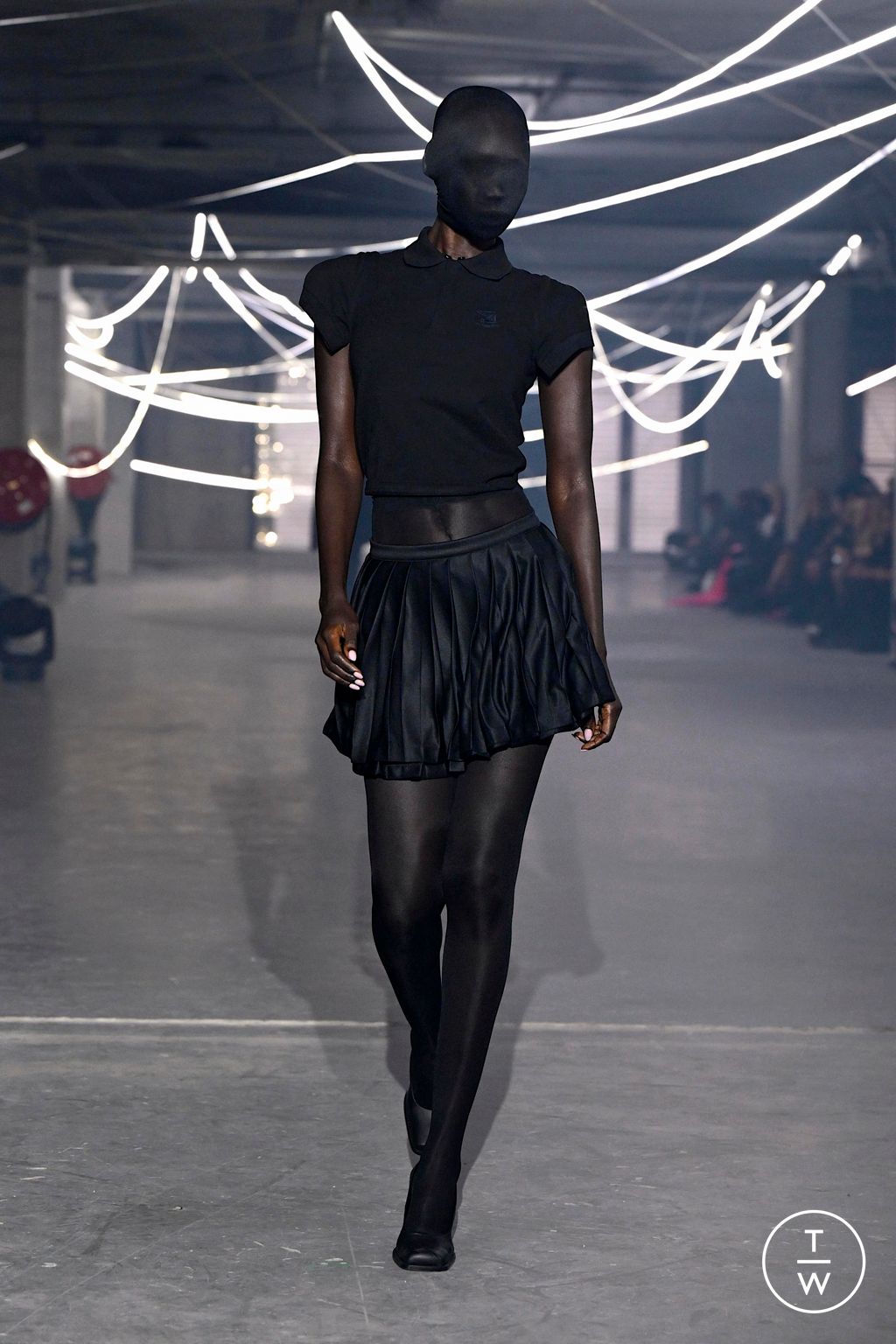 Fashion Week Paris Spring/Summer 2026 look 13 from the VETEMENTS collection womenswear