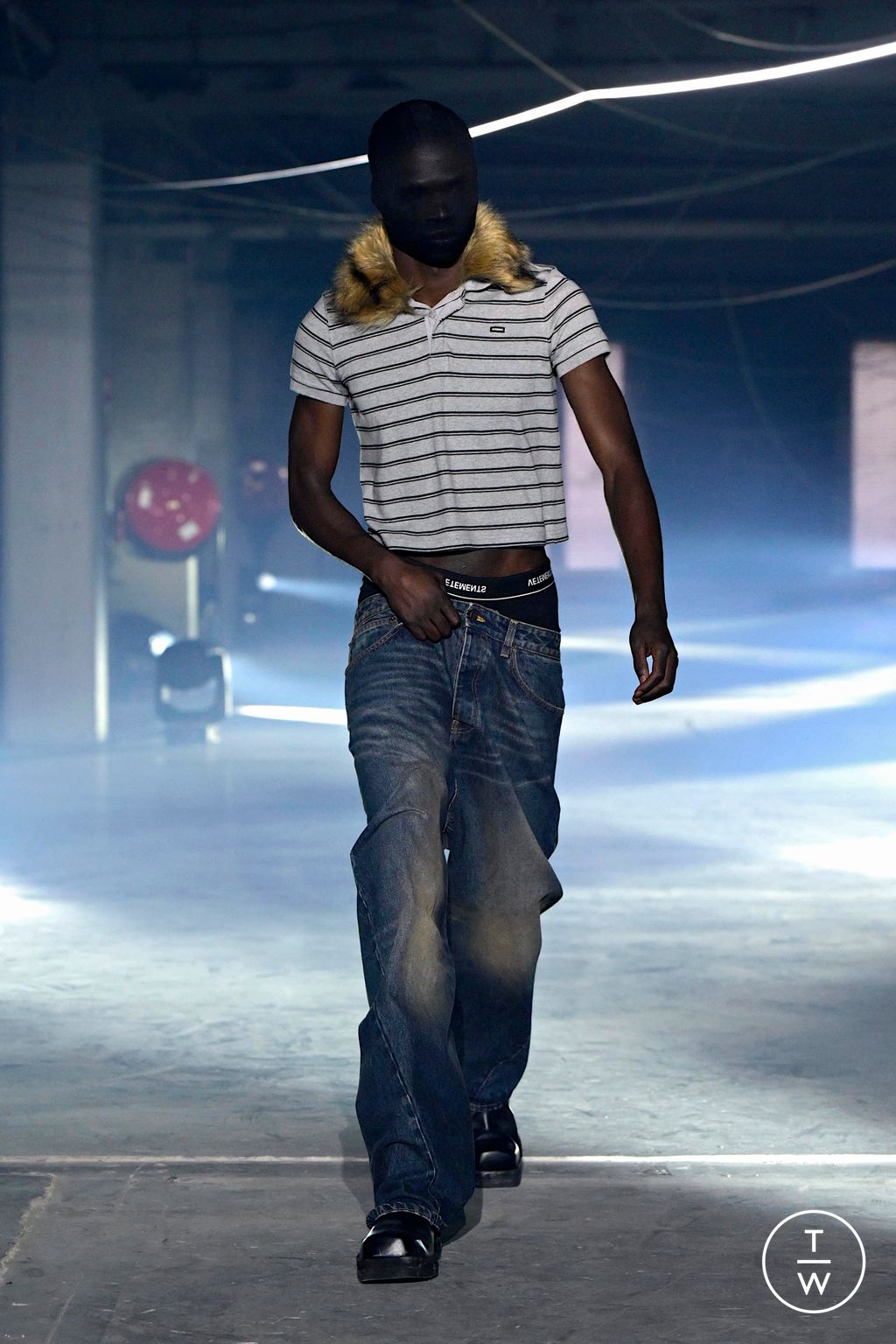 Fashion Week Paris Spring/Summer 2026 look 16 from the VETEMENTS collection womenswear