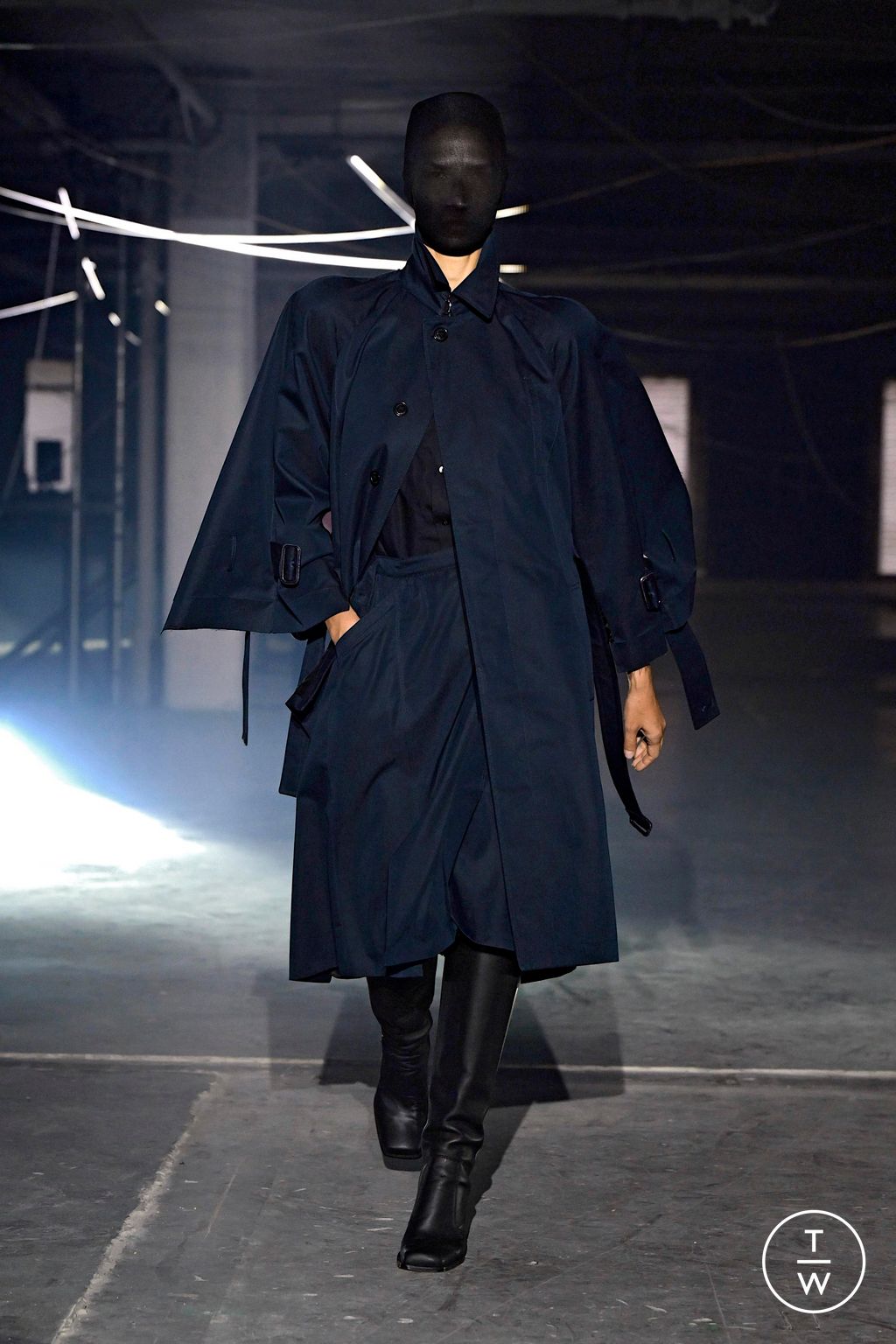 Fashion Week Paris Spring/Summer 2026 look 17 from the VETEMENTS collection womenswear