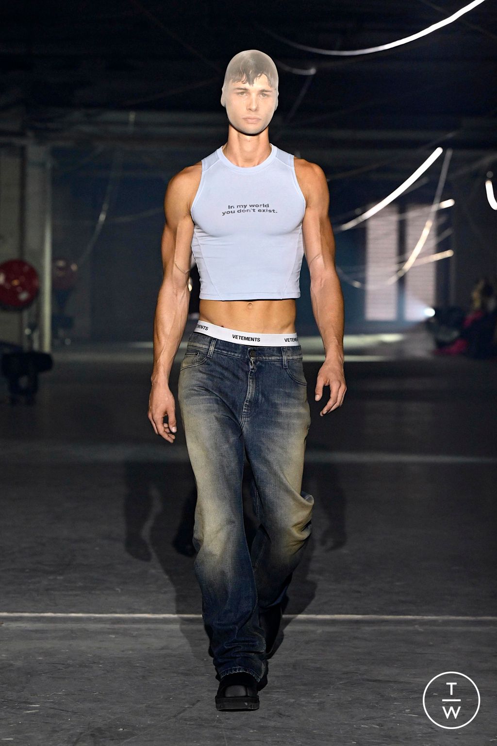 Fashion Week Paris Spring/Summer 2026 look 33 from the VETEMENTS collection womenswear