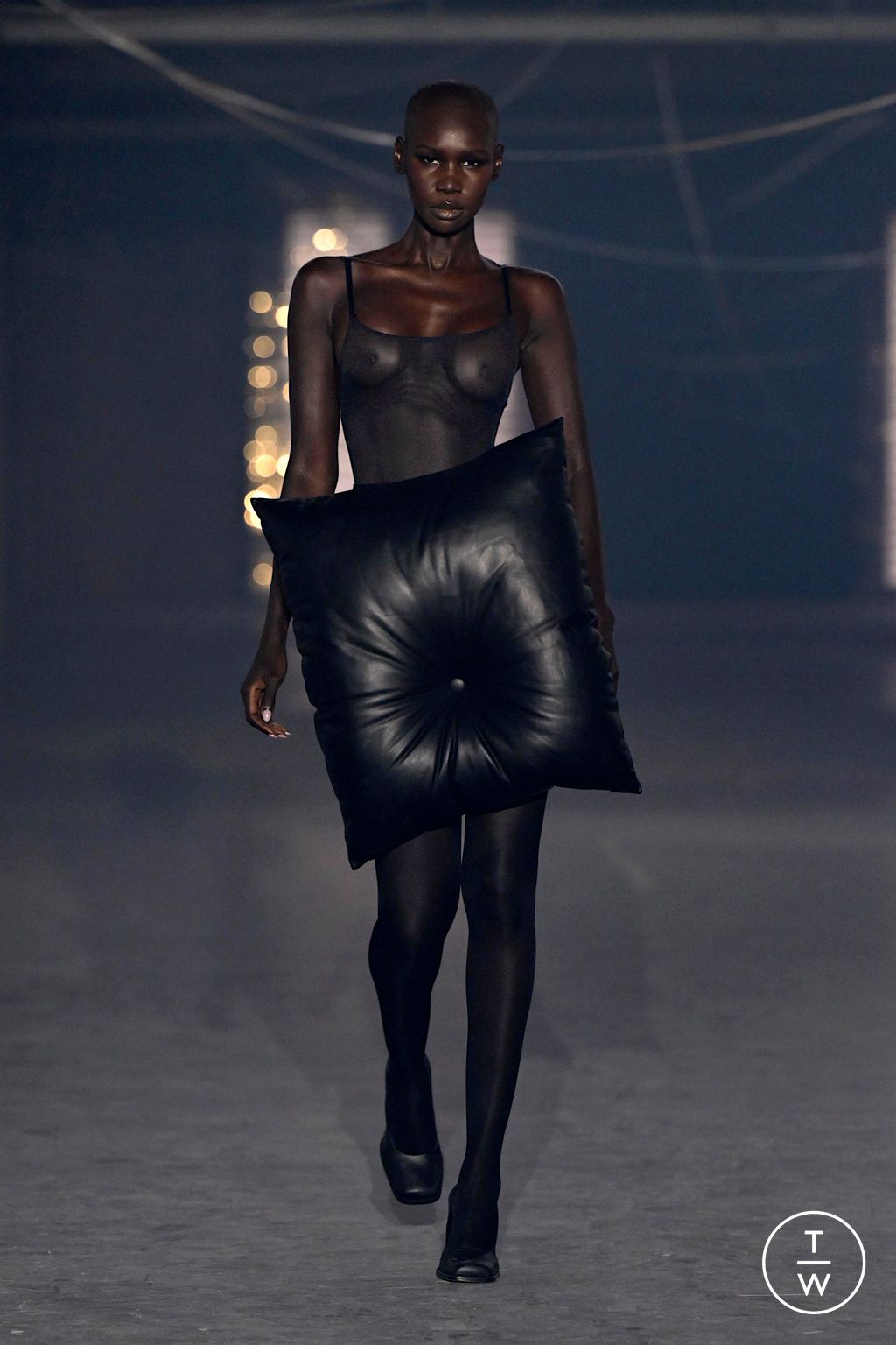 Fashion Week Paris Spring/Summer 2026 look 49 from the VETEMENTS collection womenswear