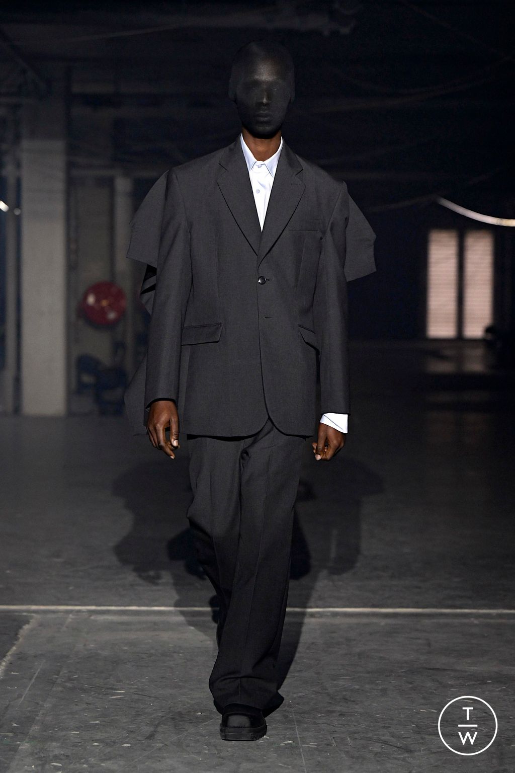 Fashion Week Paris Spring/Summer 2026 look 53 from the VETEMENTS collection womenswear