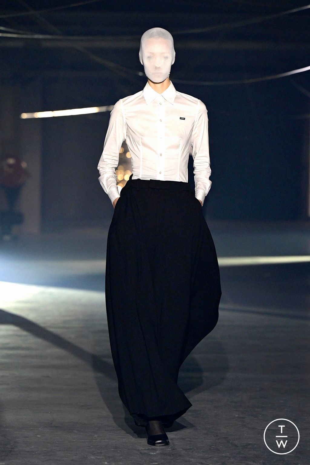 Fashion Week Paris Spring/Summer 2026 look 55 from the VETEMENTS collection womenswear