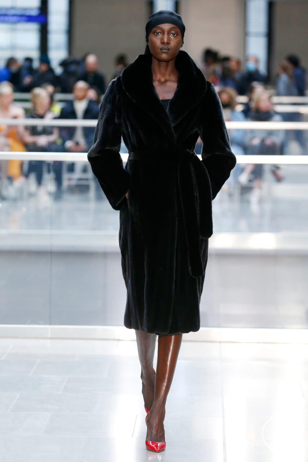 Fashion Week New York Fall/Winter 2022 look 4 from the VICTOR GLEMAUD collection womenswear
