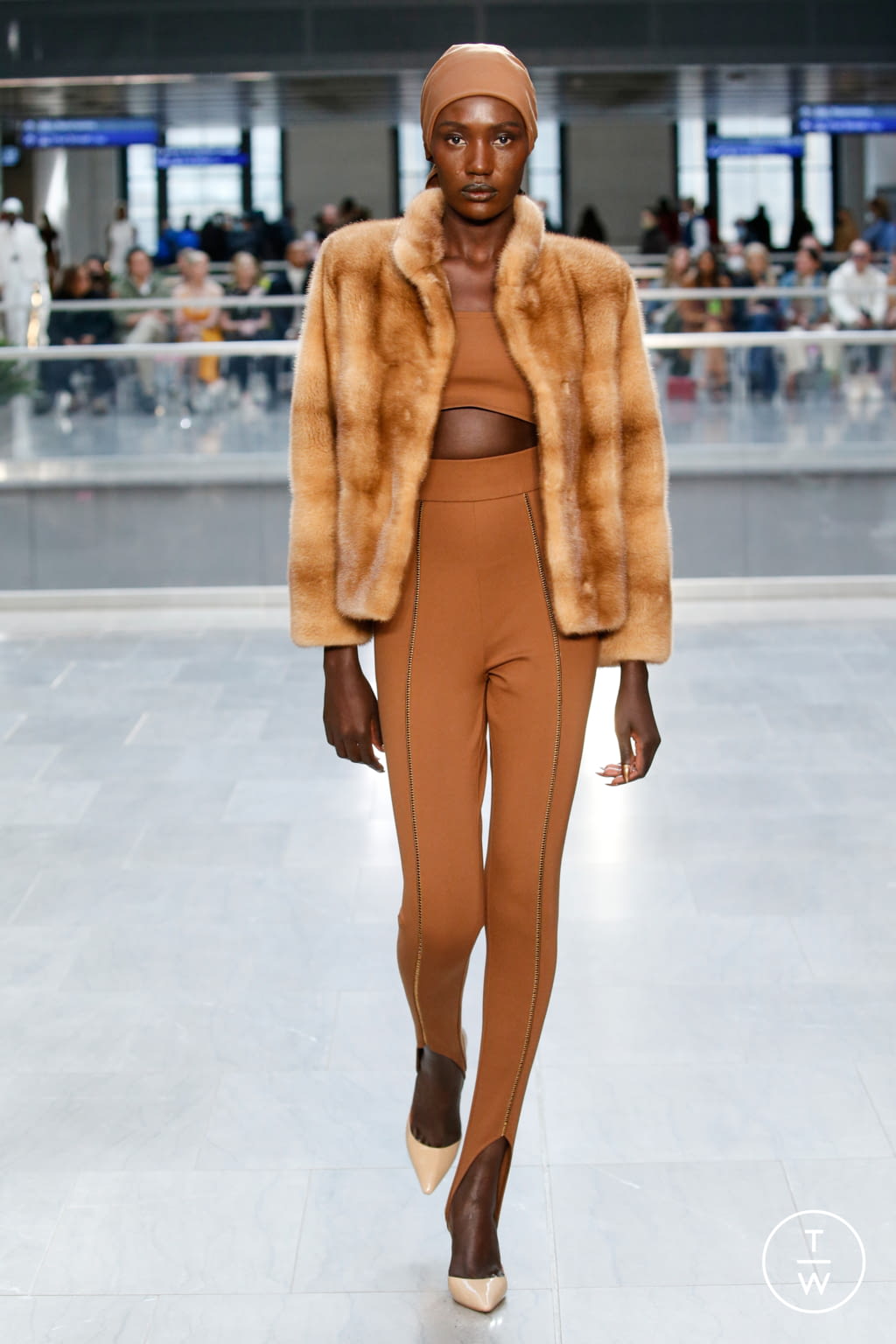 Fashion Week New York Fall/Winter 2022 look 17 from the VICTOR GLEMAUD collection womenswear