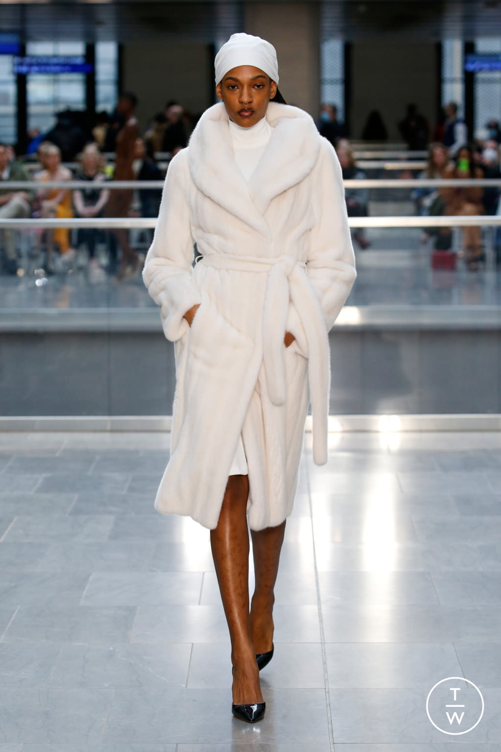 Fashion Week New York Fall/Winter 2022 look 23 de la collection VICTOR GLEMAUD womenswear