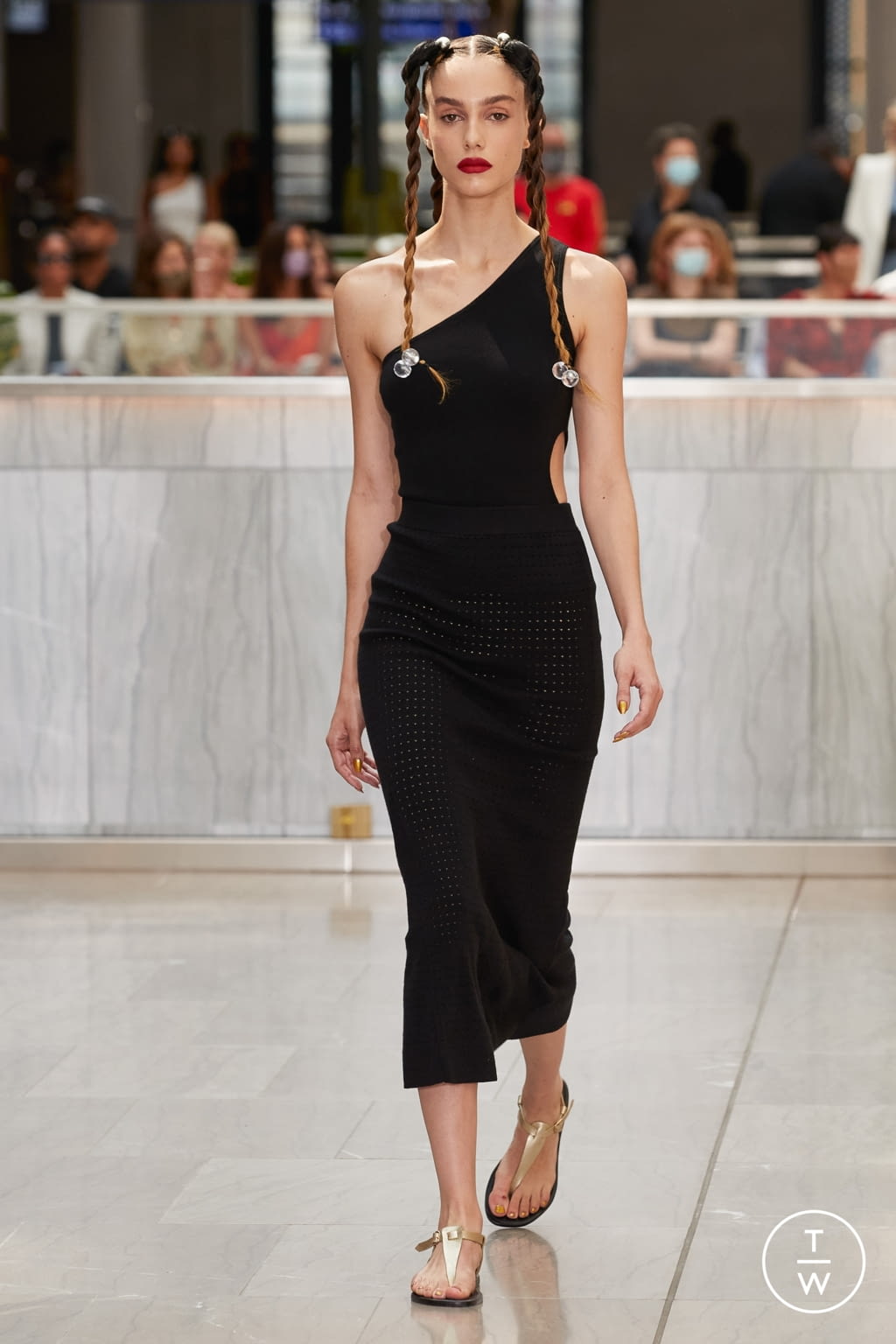 Fashion Week New York Spring/Summer 2022 look 15 from the VICTOR GLEMAUD collection womenswear