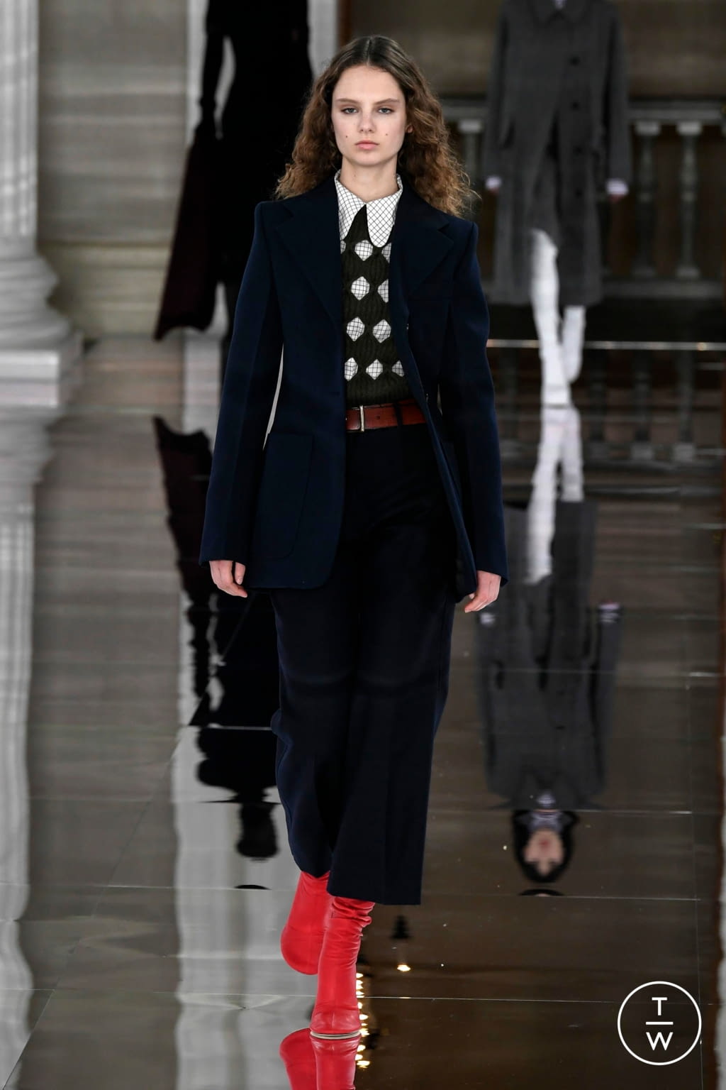 Fashion Week London Fall/Winter 2020 look 22 from the Victoria Beckham collection womenswear