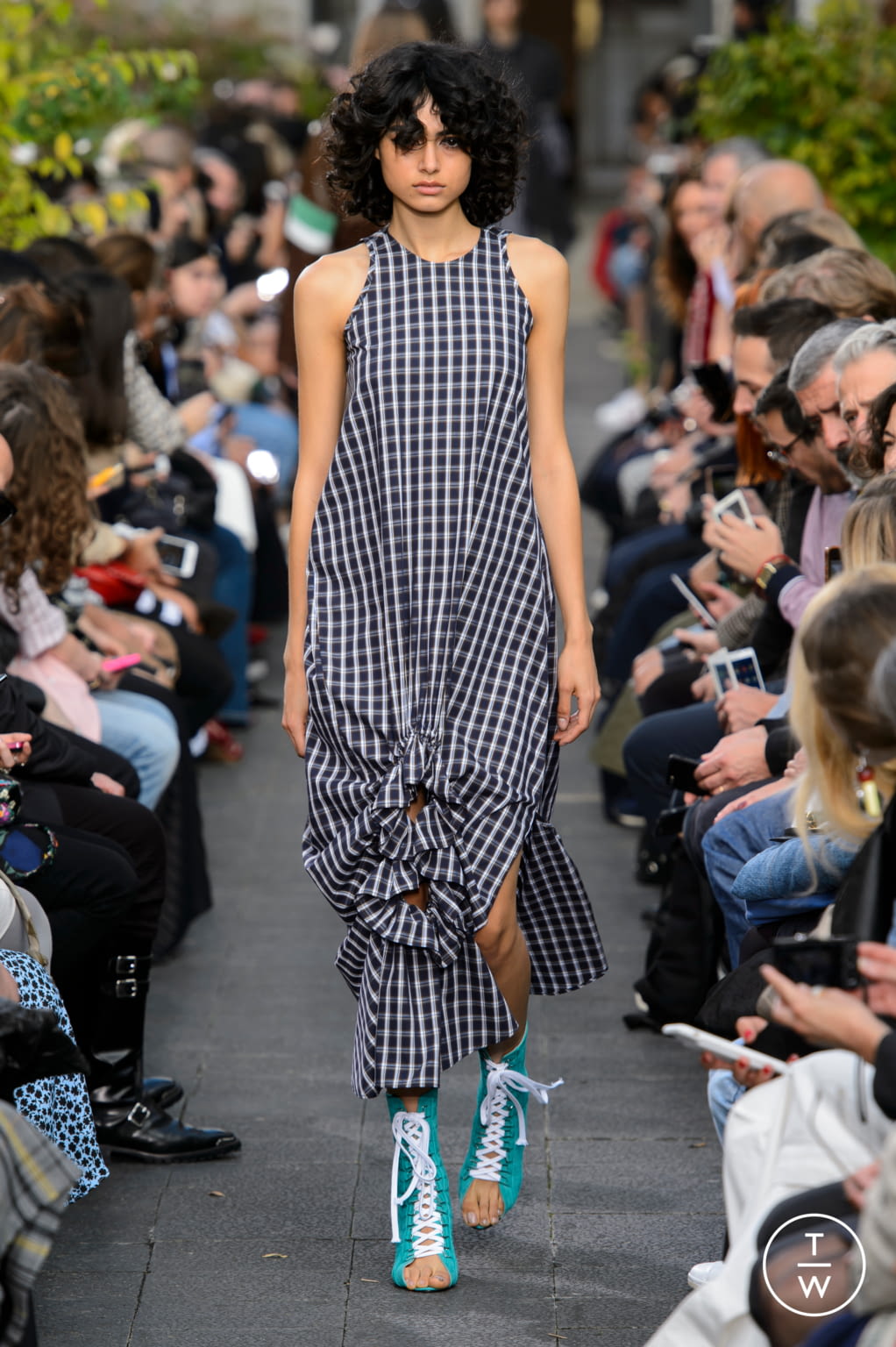 Fashion Week Paris Spring/Summer 2018 look 15 from the Victoria/tomas collection womenswear