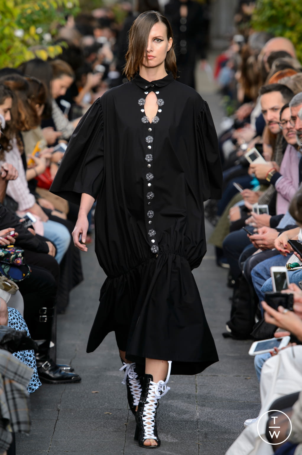 Fashion Week Paris Spring/Summer 2018 look 22 from the Victoria/tomas collection 女装