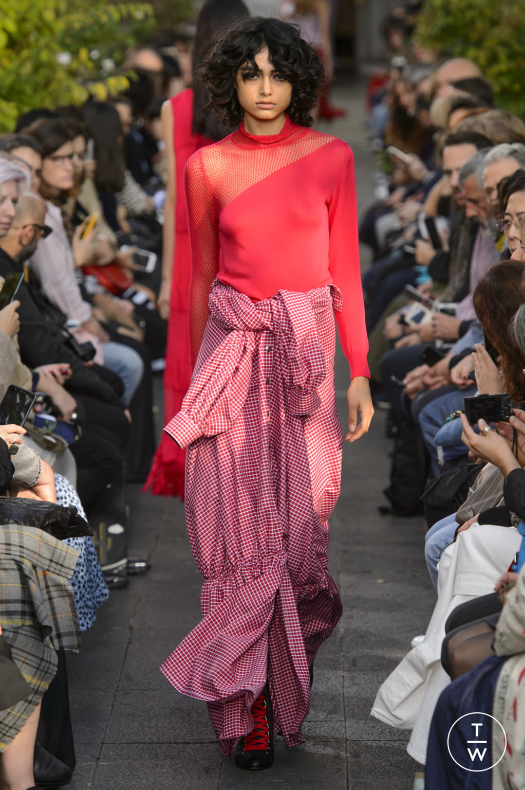Fashion Week Paris Spring/Summer 2018 look 30 from the Victoria/tomas collection 女装