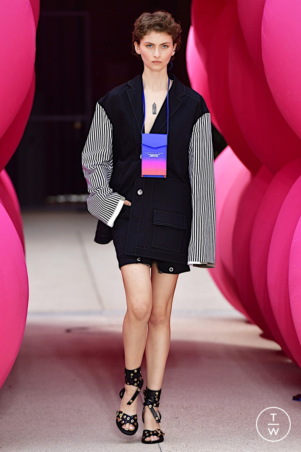 Fashion Week Paris Spring/Summer 2022 look 20 from the Victoria/tomas collection 女装