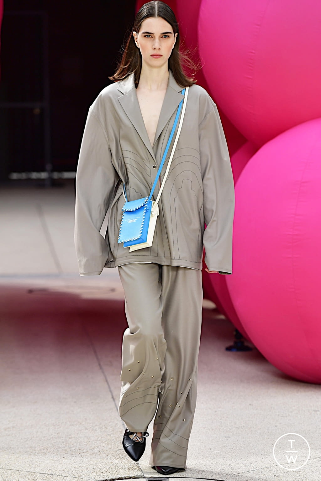 Fashion Week Paris Spring/Summer 2022 look 31 from the Victoria/tomas collection 女装
