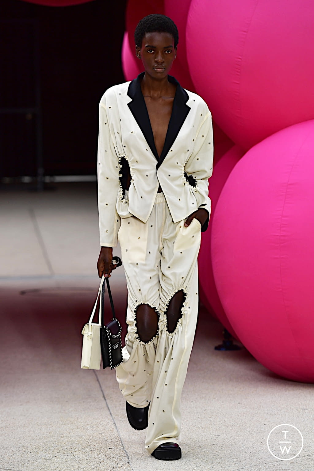 Fashion Week Paris Spring/Summer 2022 look 39 from the Victoria/tomas collection 女装