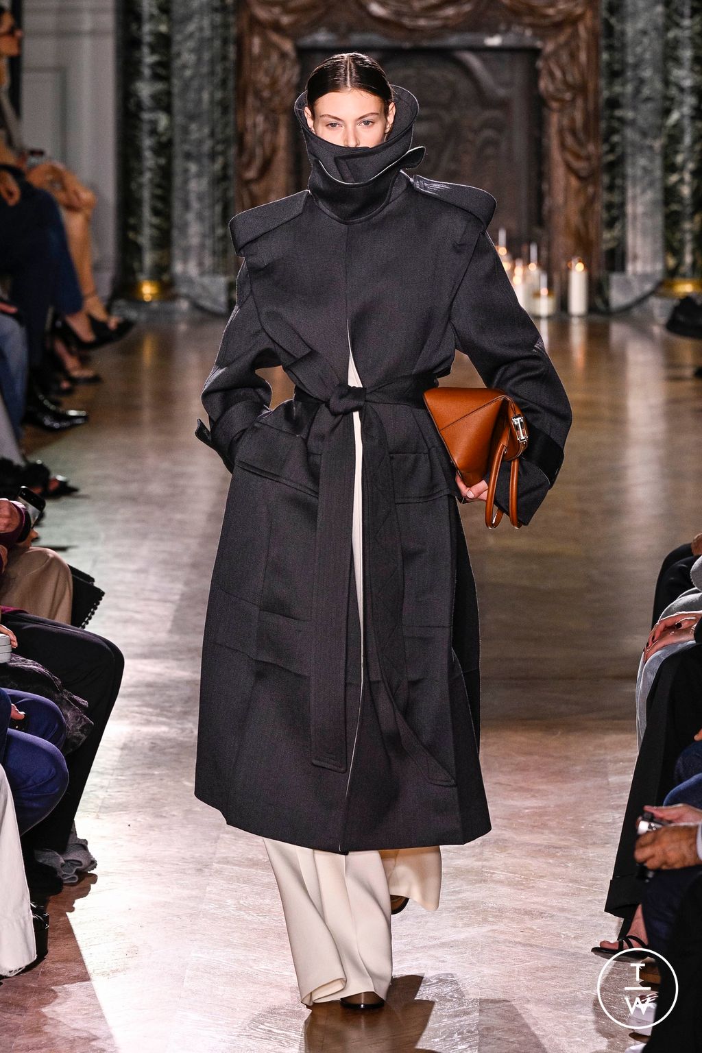 Fashion Week Paris Fall/Winter 2024 look 8 from the Victoria Beckham collection 女装