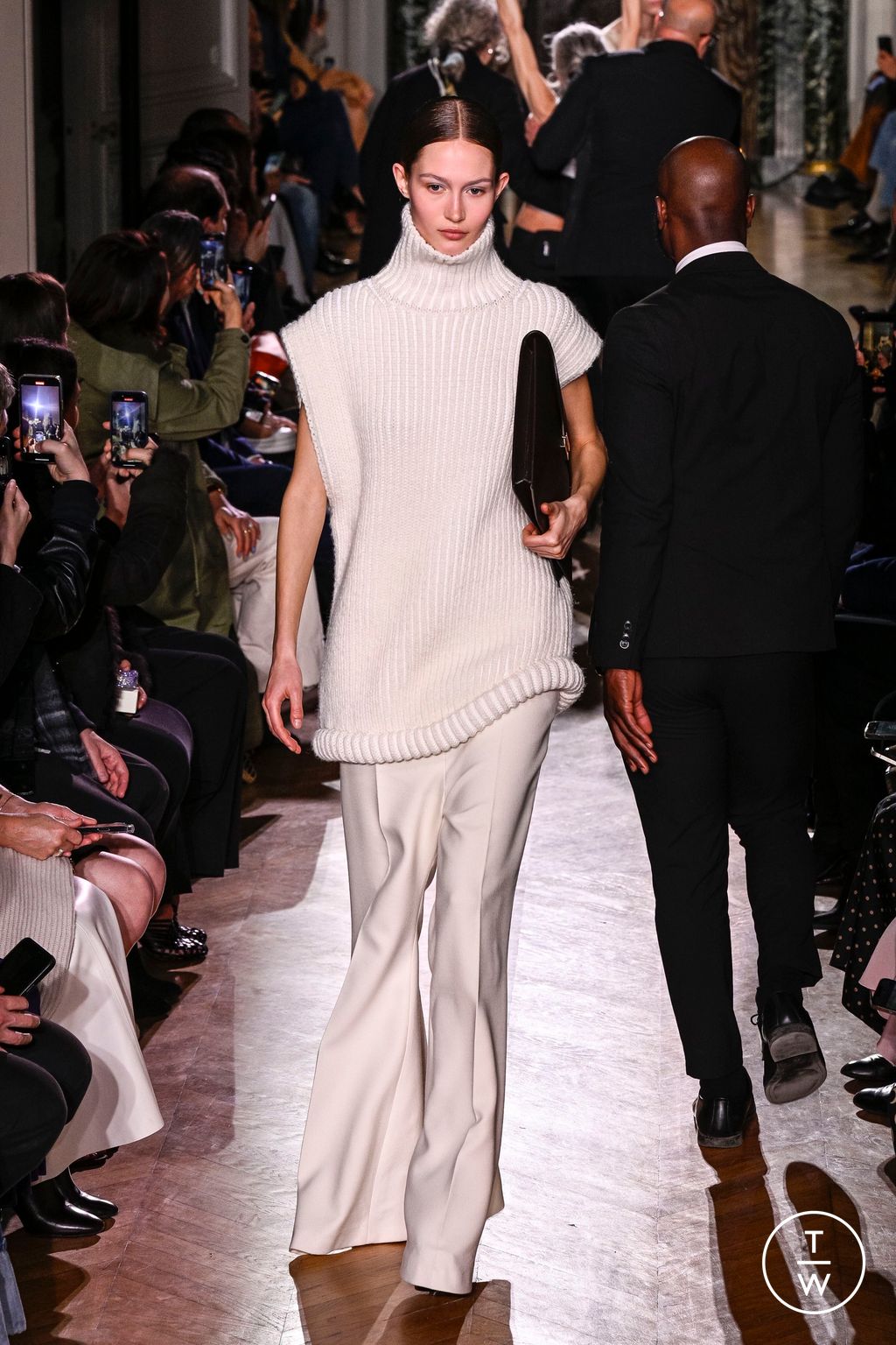 Fashion Week Paris Fall/Winter 2024 look 10 de la collection Victoria Beckham womenswear