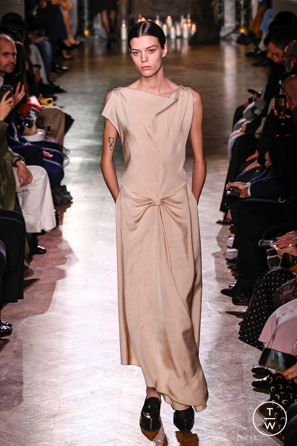 Fashion Week Paris Fall/Winter 2024 look 11 de la collection Victoria Beckham womenswear
