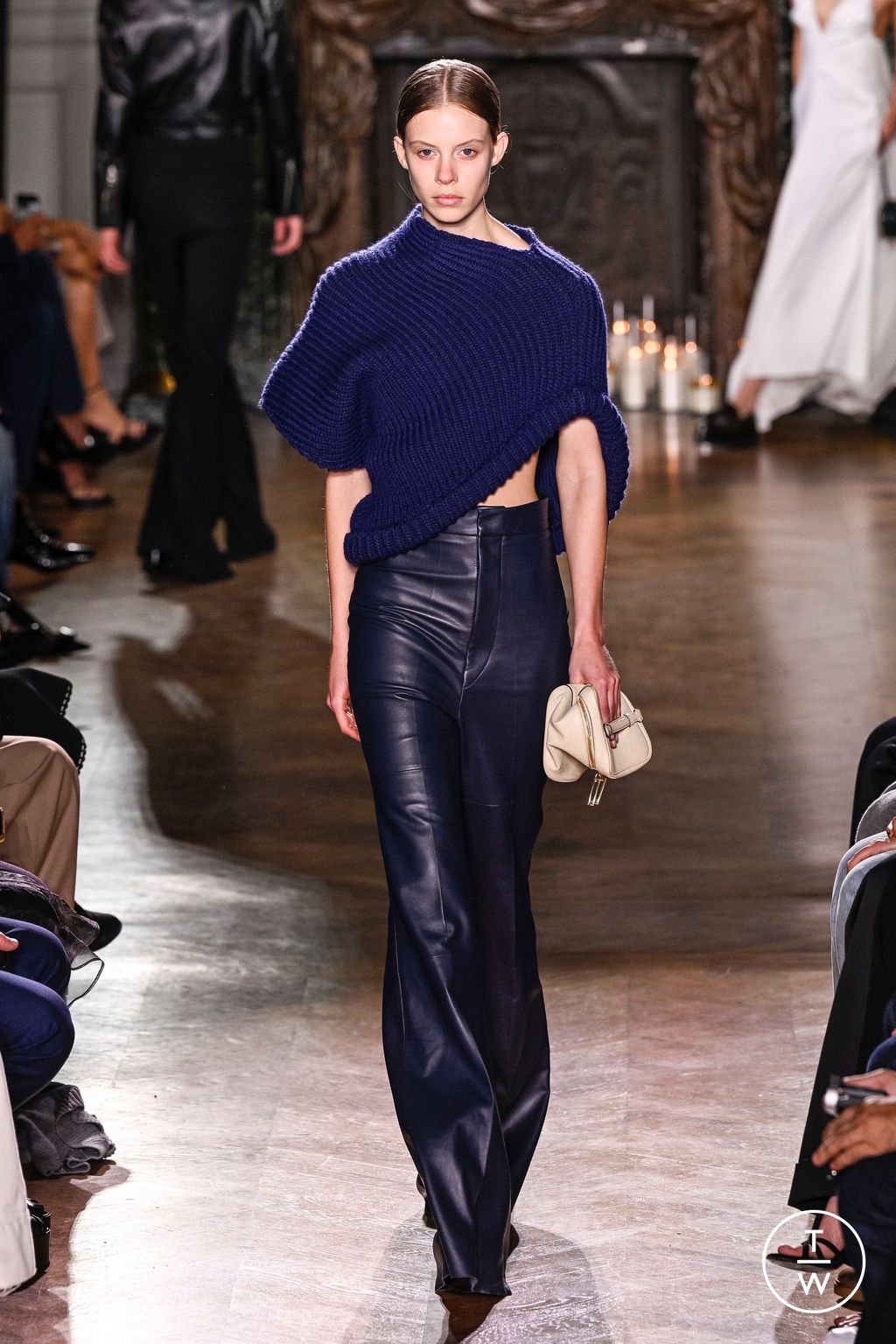 Fashion Week Paris Fall/Winter 2024 look 13 from the Victoria Beckham collection 女装