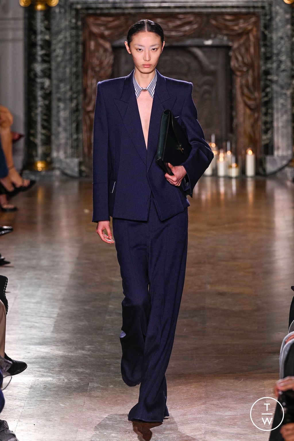 Fashion Week Paris Fall/Winter 2024 look 18 from the Victoria Beckham collection womenswear