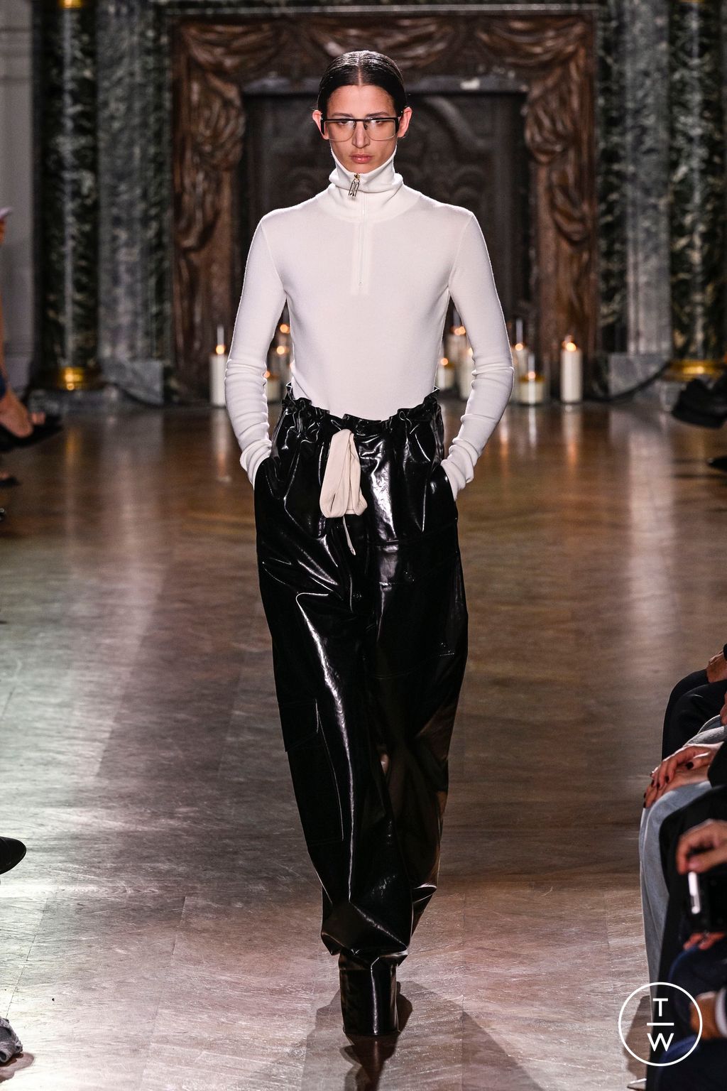 Fashion Week Paris Fall/Winter 2024 look 24 de la collection Victoria Beckham womenswear