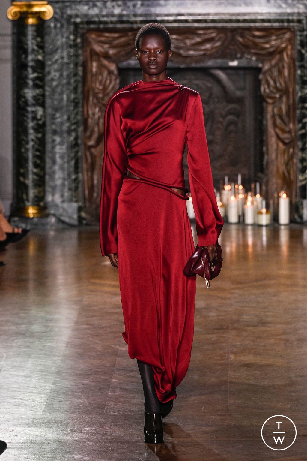 Fashion Week Paris Fall/Winter 2024 look 32 from the Victoria Beckham collection womenswear