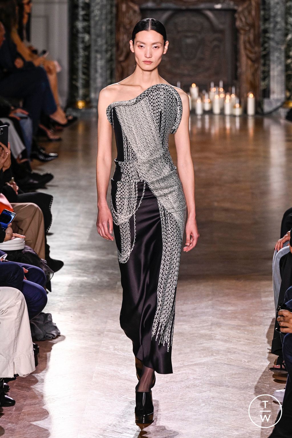 Fashion Week Paris Fall/Winter 2024 look 38 de la collection Victoria Beckham womenswear