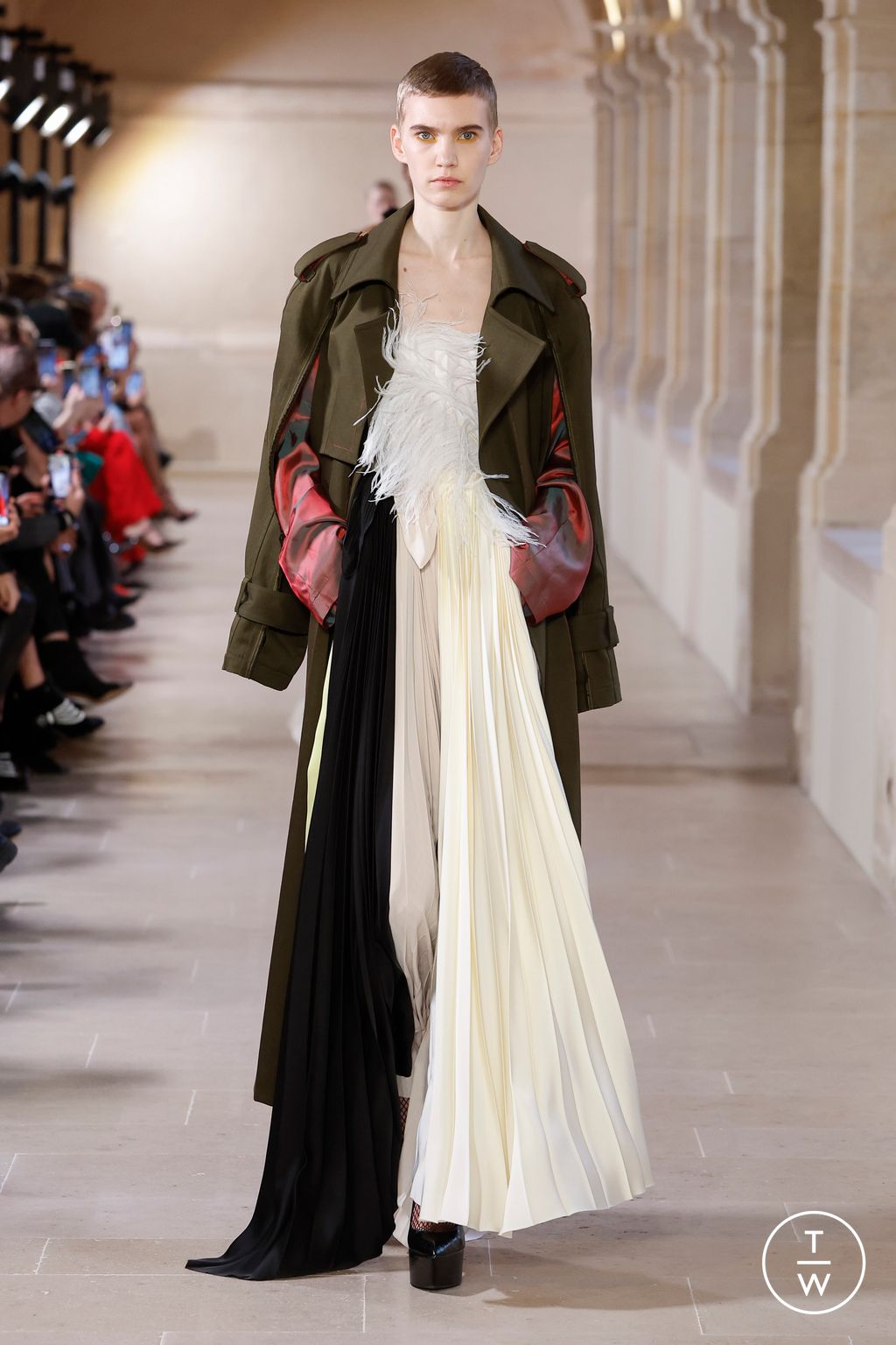 Fashion Week Paris Fall/Winter 2023 look 2 from the Victoria Beckham collection womenswear