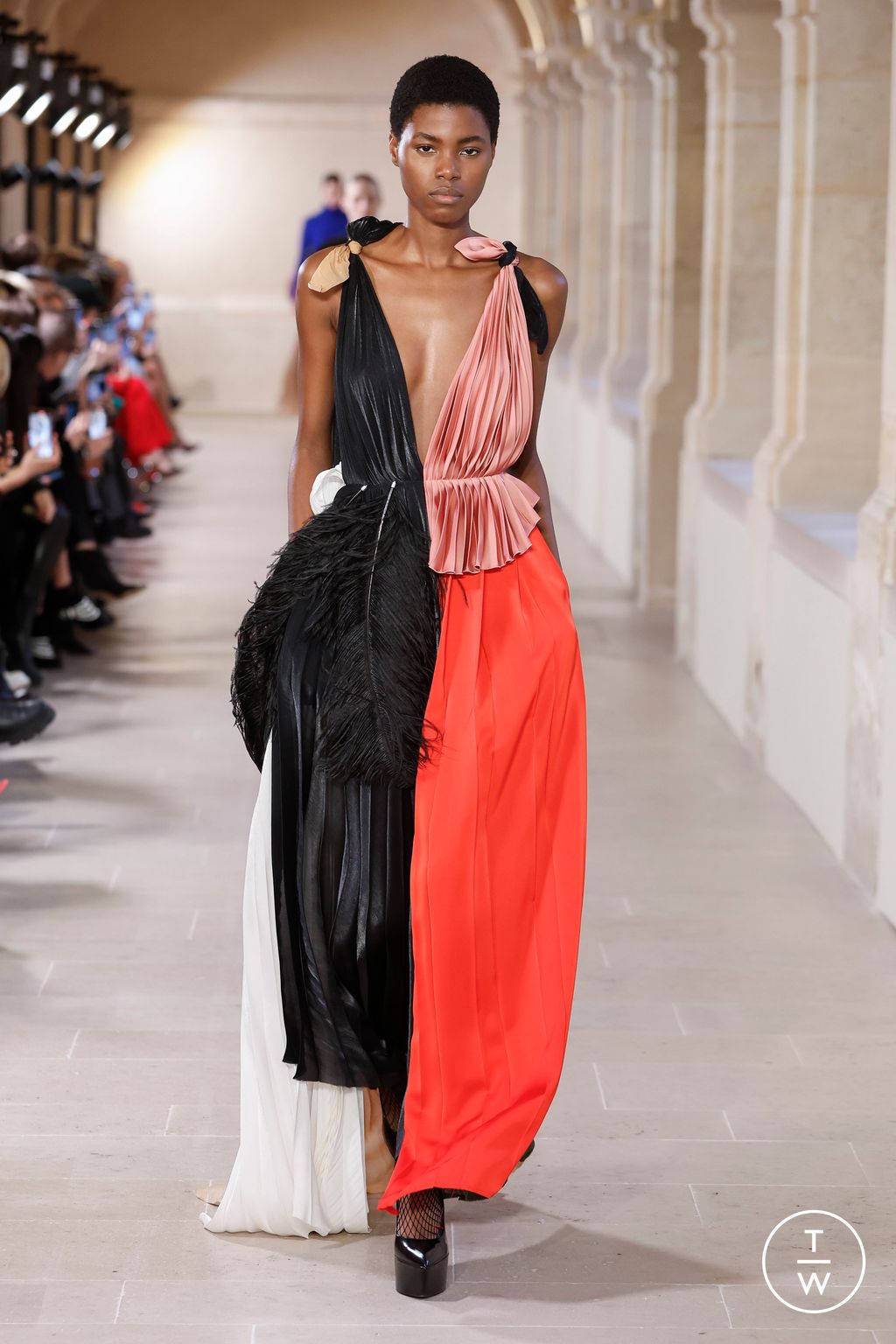 Fashion Week Paris Fall/Winter 2023 look 3 from the Victoria Beckham collection 女装
