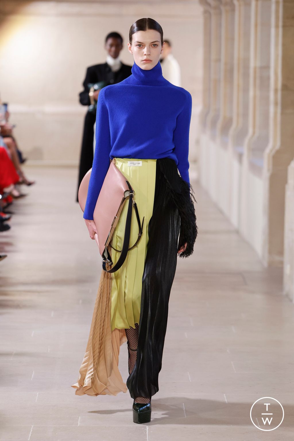 Fashion Week Paris Fall/Winter 2023 look 5 from the Victoria Beckham collection womenswear