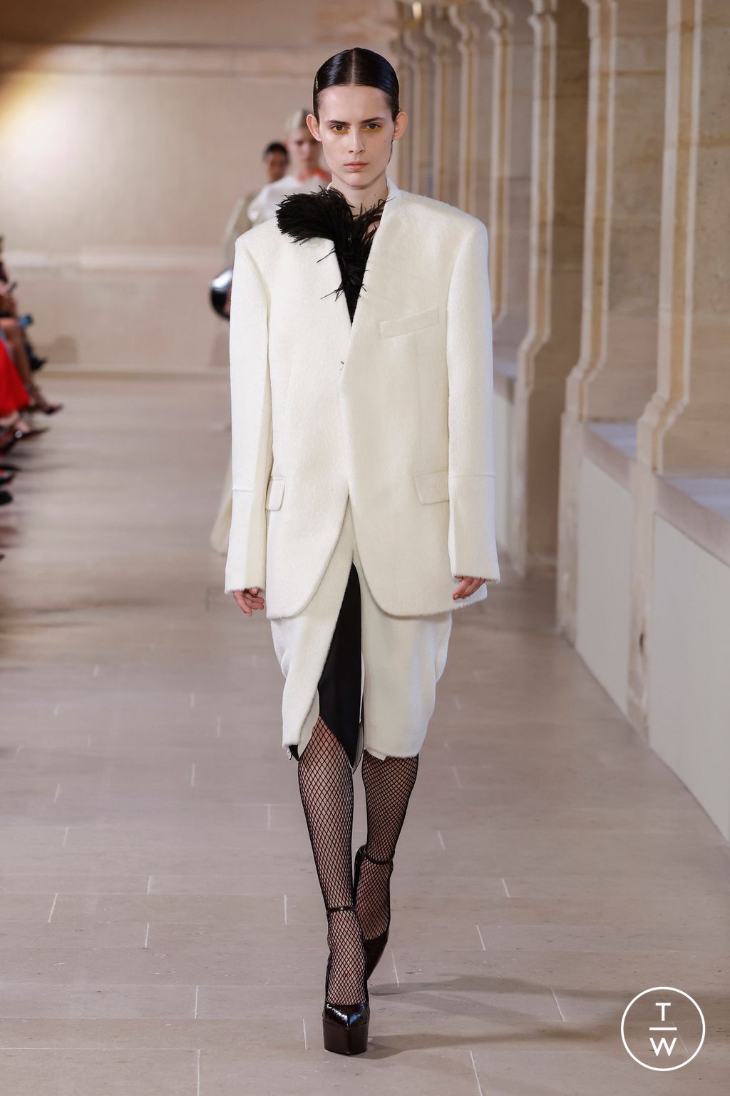 Fashion Week Paris Fall/Winter 2023 look 7 de la collection Victoria Beckham womenswear