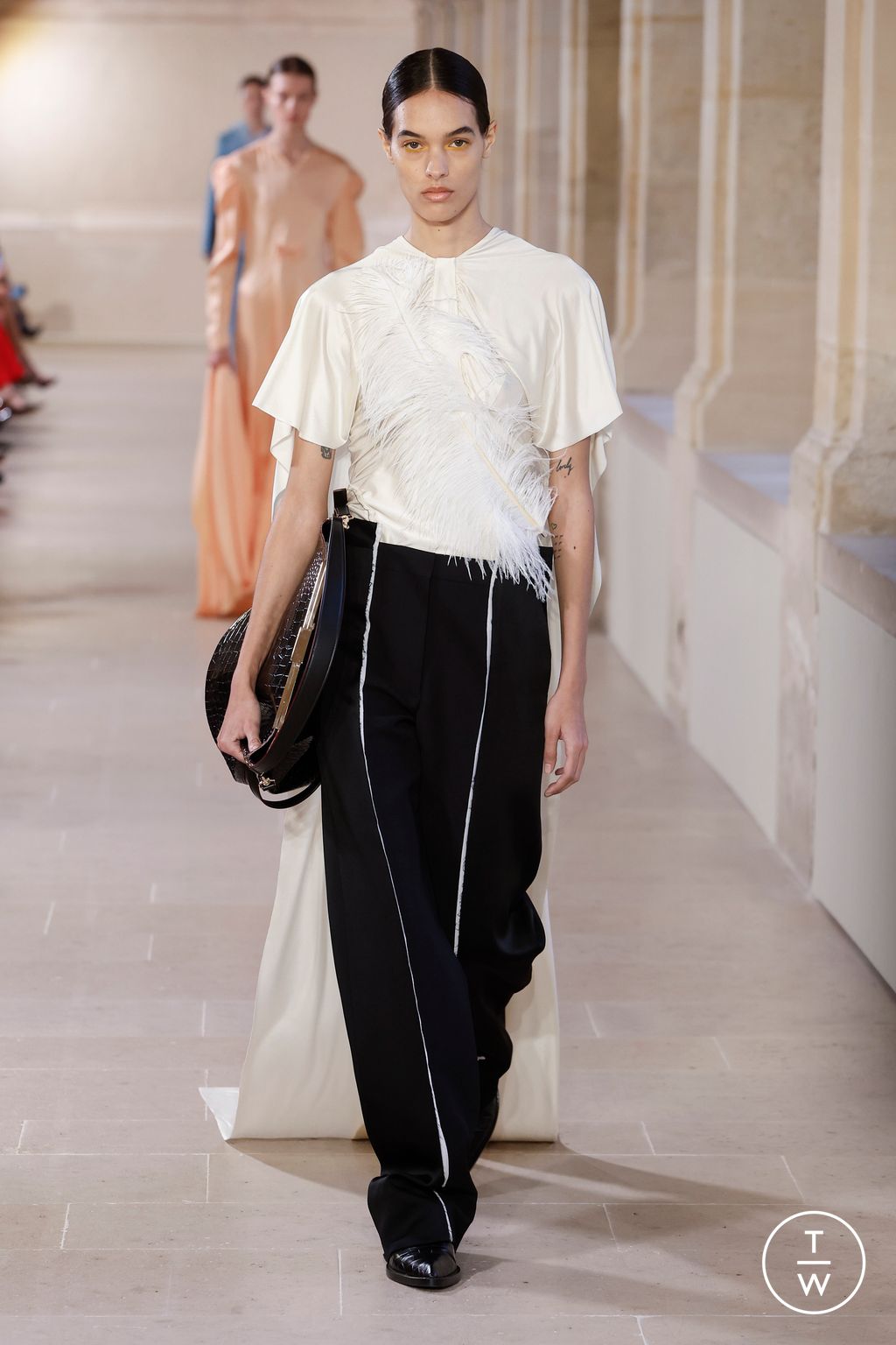 Fashion Week Paris Fall/Winter 2023 look 9 from the Victoria Beckham collection womenswear