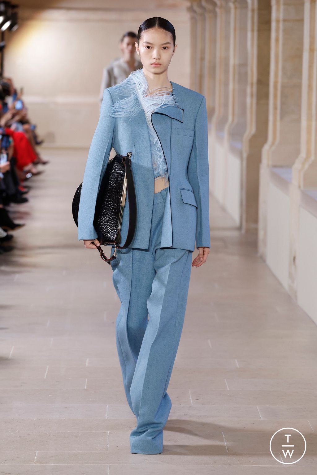 Fashion Week Paris Fall/Winter 2023 look 11 de la collection Victoria Beckham womenswear