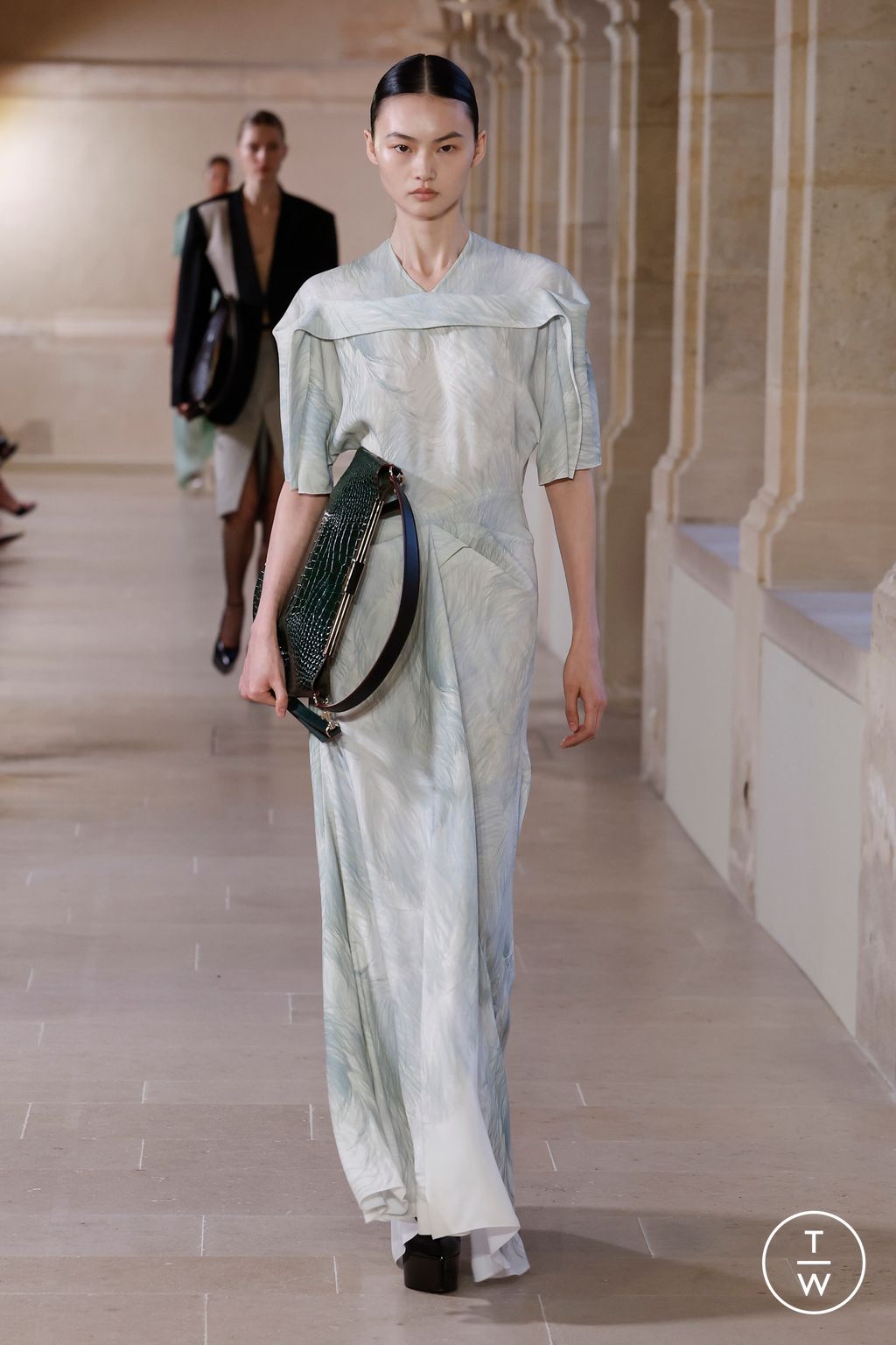 Fashion Week Paris Fall/Winter 2023 look 13 from the Victoria Beckham collection womenswear