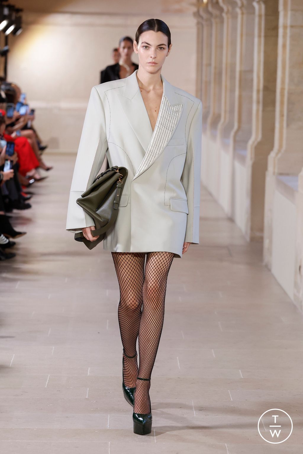Fashion Week Paris Fall/Winter 2023 look 16 de la collection Victoria Beckham womenswear