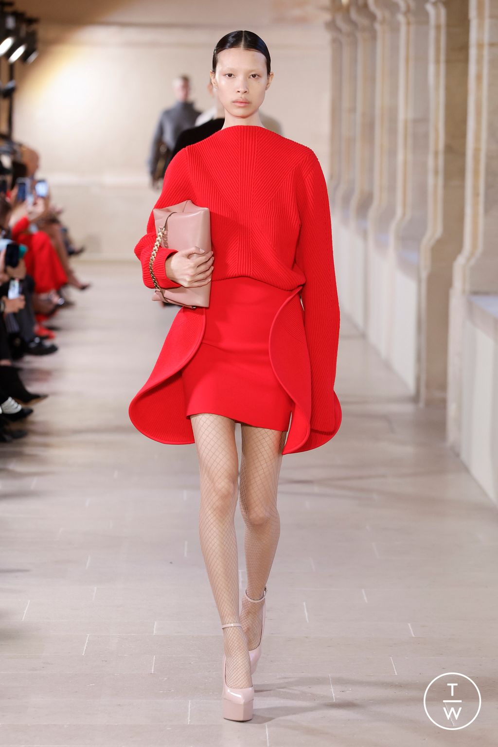 Fashion Week Paris Fall/Winter 2023 look 21 from the Victoria Beckham collection womenswear