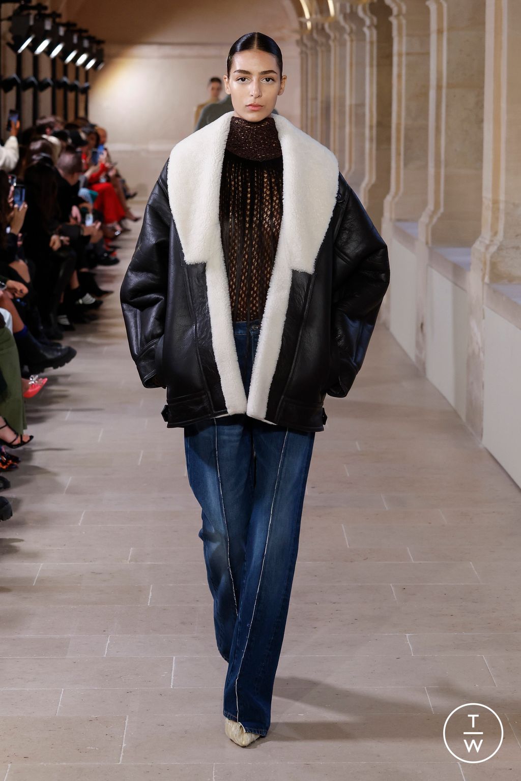 Fashion Week Paris Fall/Winter 2023 look 24 de la collection Victoria Beckham womenswear