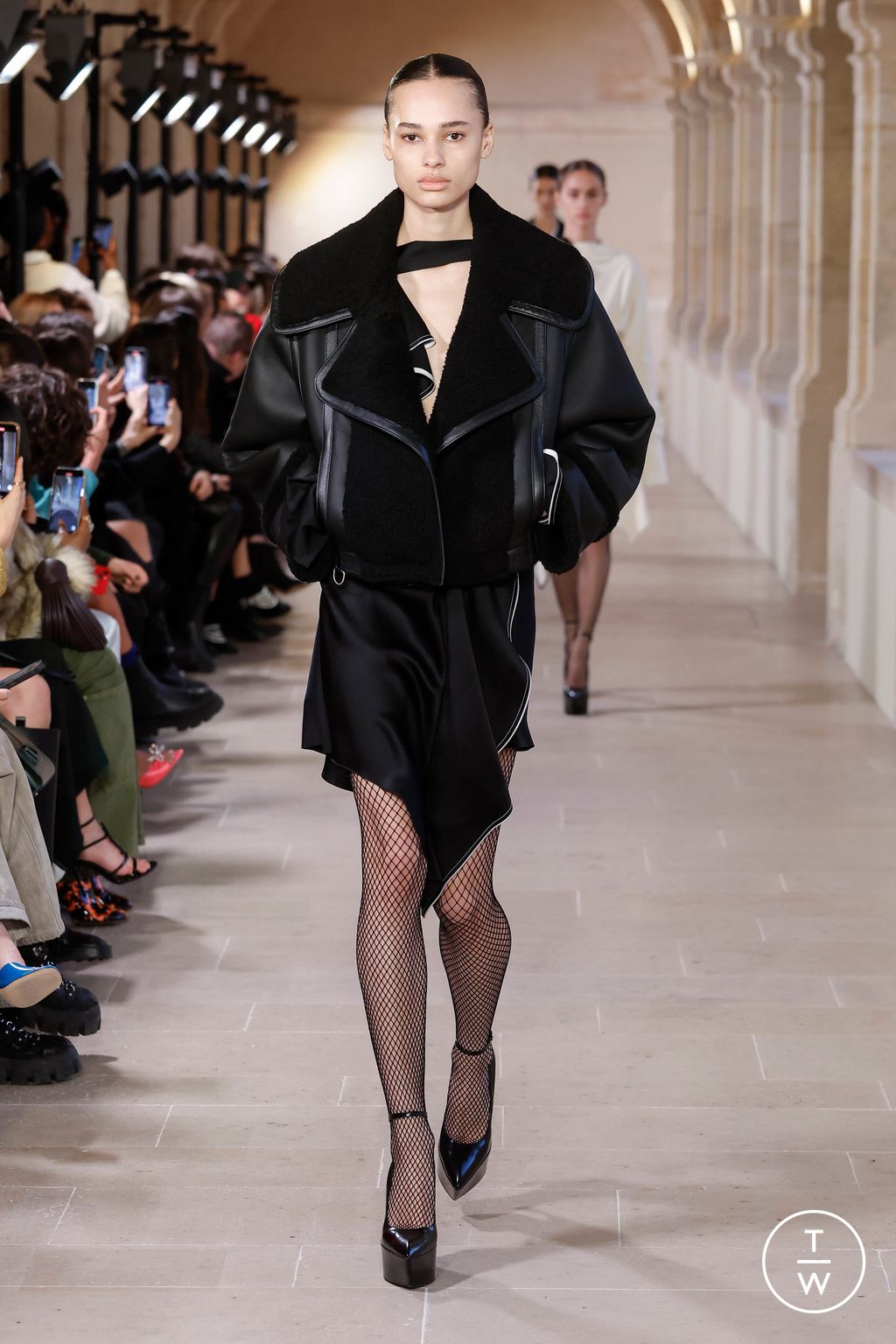 Fashion Week Paris Fall/Winter 2023 look 28 from the Victoria Beckham collection womenswear