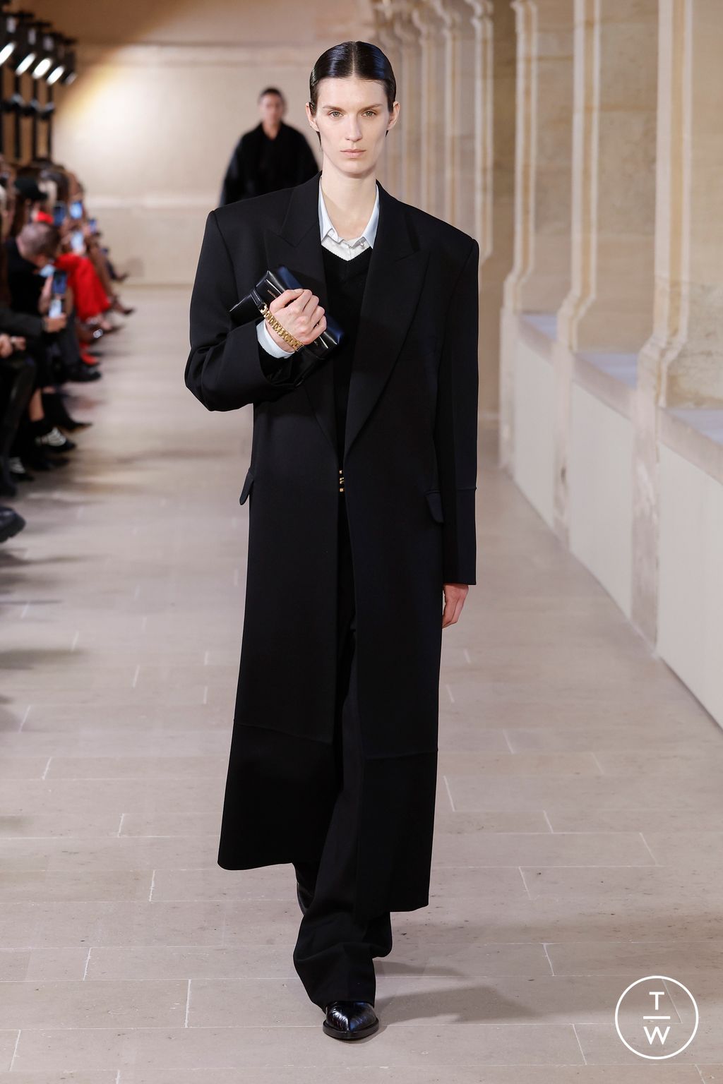 Fashion Week Paris Fall/Winter 2023 look 30 from the Victoria Beckham collection womenswear