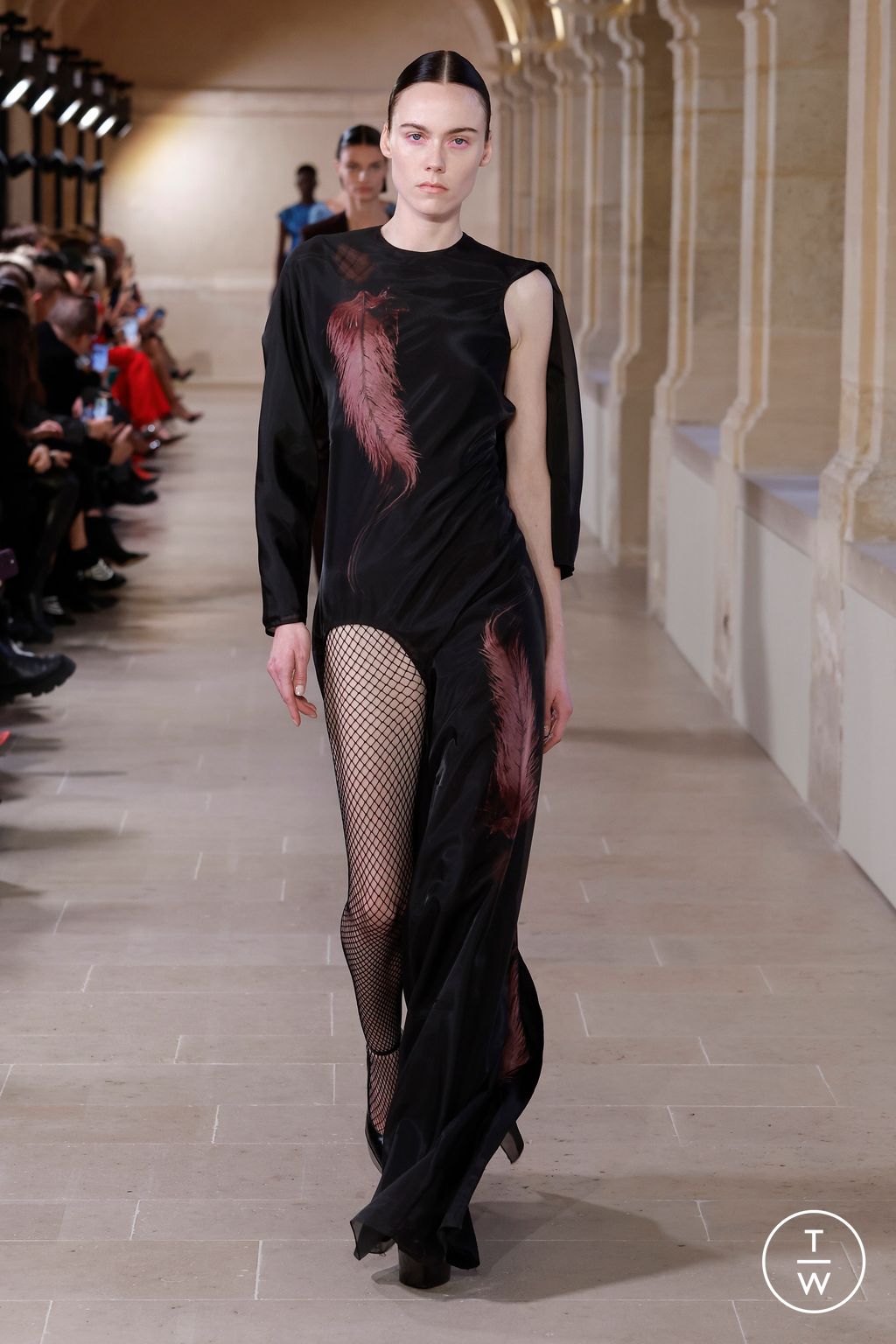 Fashion Week Paris Fall/Winter 2023 look 34 from the Victoria Beckham collection womenswear