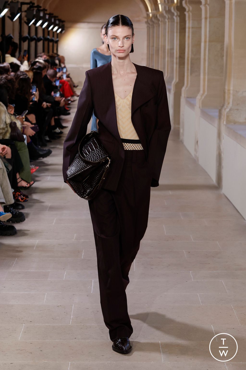 Fashion Week Paris Fall/Winter 2023 look 35 from the Victoria Beckham collection womenswear
