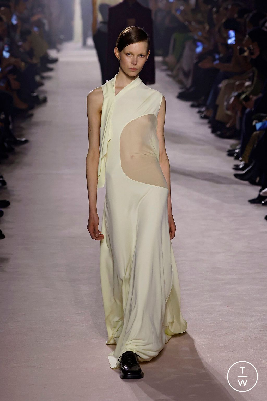 Fashion Week Paris Fall/Winter 2025 look 2 from the Victoria Beckham collection womenswear