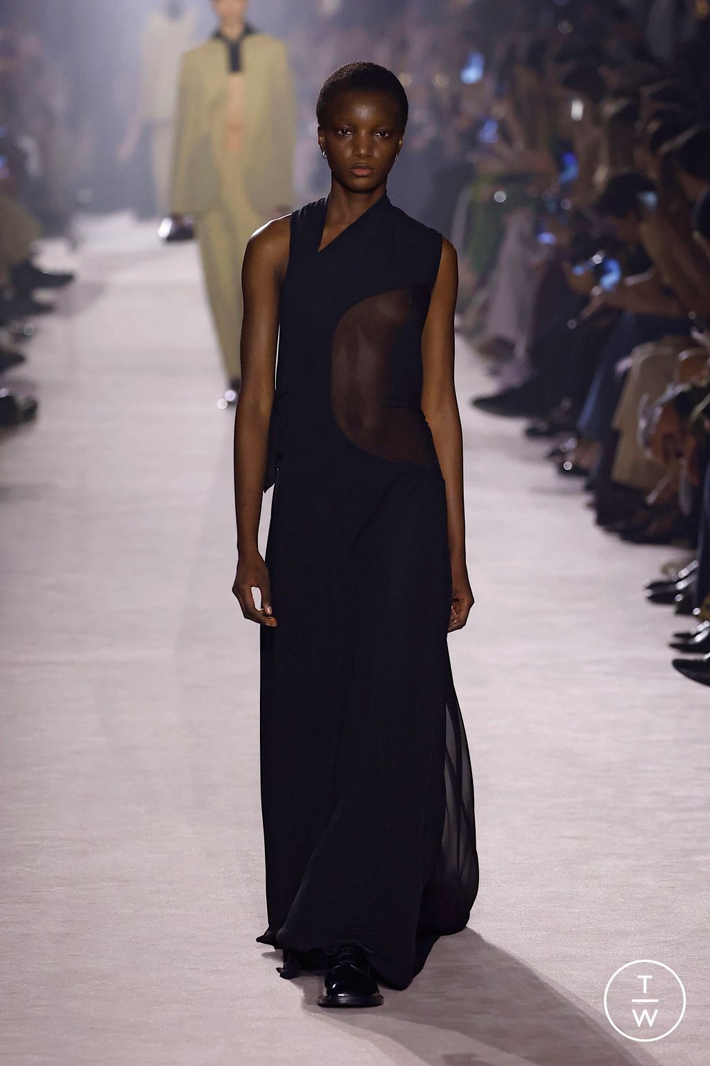 Fashion Week Paris Fall/Winter 2025 look 5 from the Victoria Beckham collection womenswear