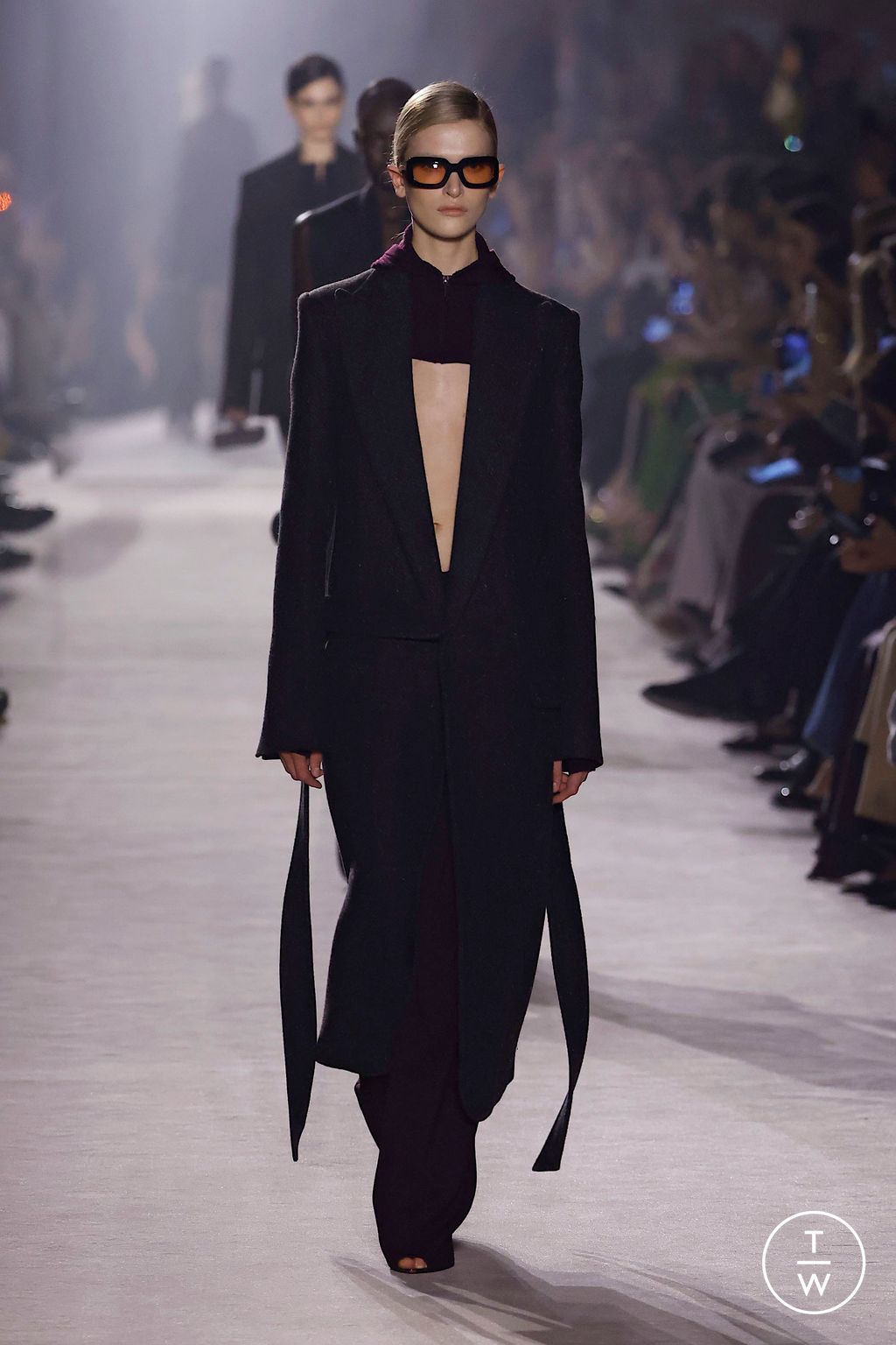 Fashion Week Paris Fall/Winter 2025 look 7 from the Victoria Beckham collection womenswear