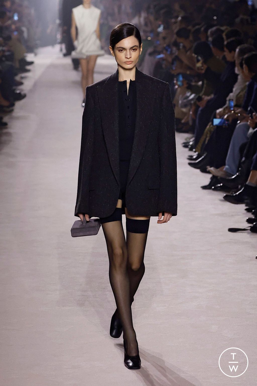 Fashion Week Paris Fall/Winter 2025 look 9 from the Victoria Beckham collection 女装