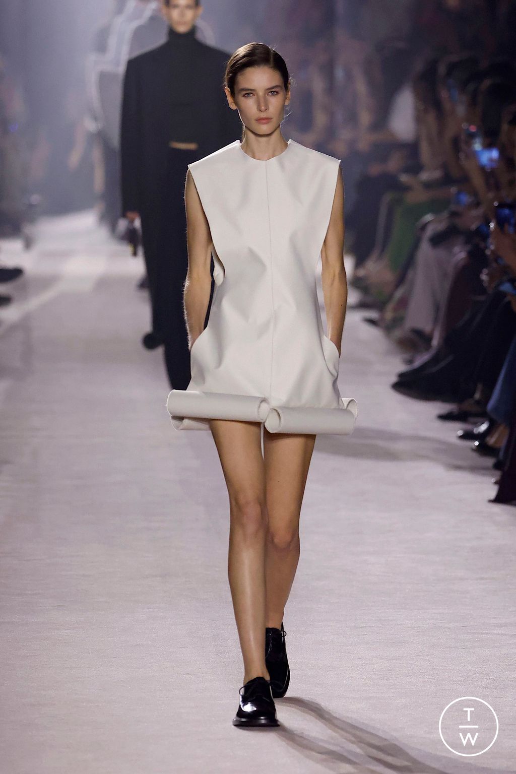 Fashion Week Paris Fall/Winter 2025 look 10 from the Victoria Beckham collection 女装