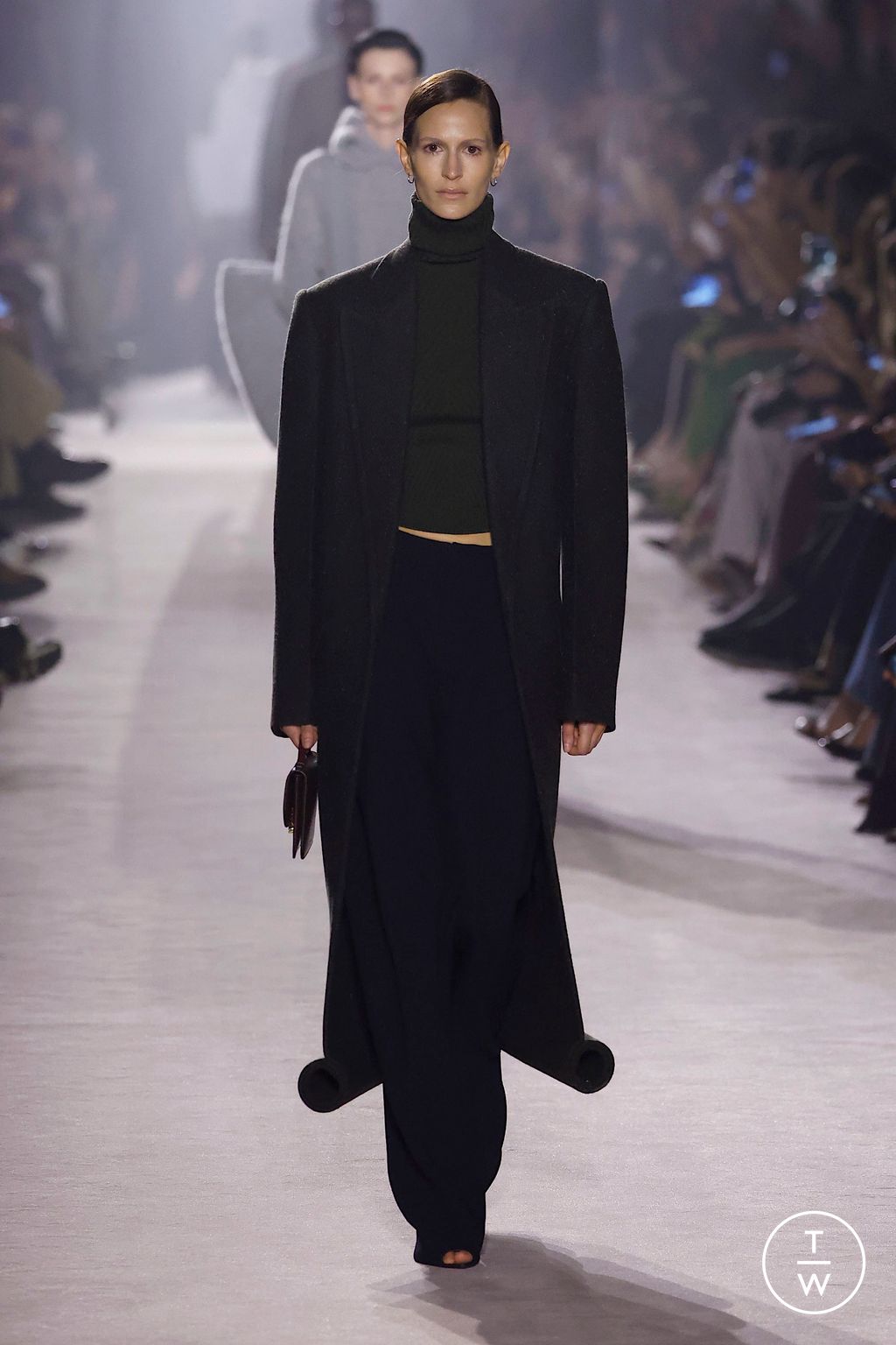 Fashion Week Paris Fall/Winter 2025 look 11 from the Victoria Beckham collection womenswear